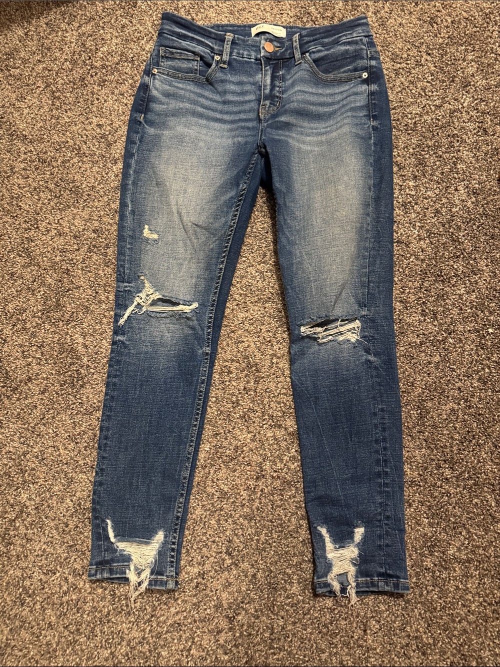 BKE Payton Distressed Skinny Jeans - size 26 x 27 universal fit